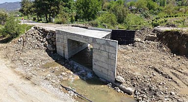 Andırın'da 5 mahalleye ulaşım sağlayan köprü menfezde sona gelindi
