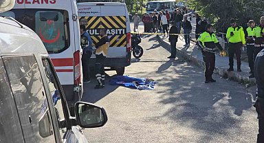 Annesinin elinden kurtulup yola fırlayan 3 yaşındaki Aybars servis aracının altında can verdi