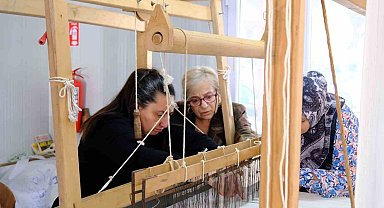 Antakya Belediyesi'nin açtığı ipek el dokumacılığı kursu ilgi görüyor