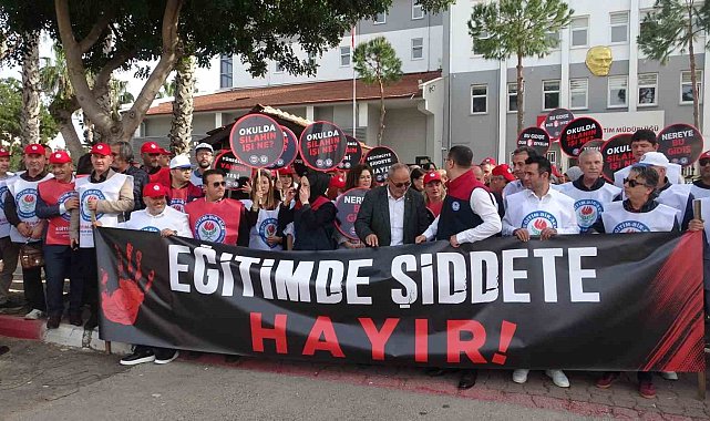 Antalya'da okullara yapılan saldırılar protesto edildi