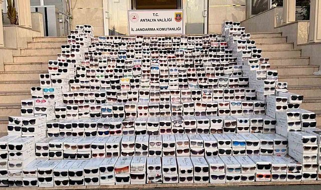 Antalya'da piyasa değeri 20 milyon olan 20 bin kaçak gözlük ele geçirildi