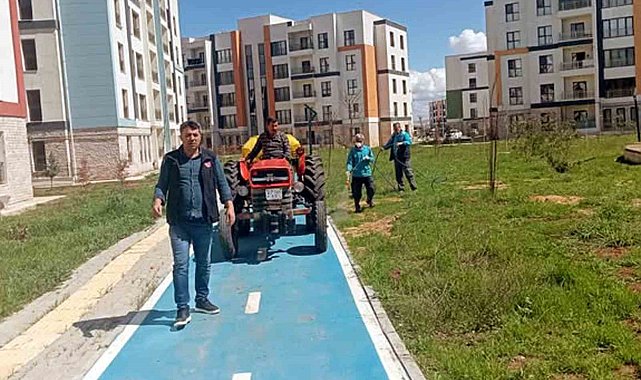 Araban TOKİ konutlarında yabani otlar ve haşerelerle ilaçlı mücadele başlatıldı