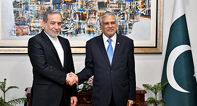 Arakçi, Pakistanlı mevkidaşı Dar ve Pakistan Genelkurmay Başkanı Munir ile görüştü