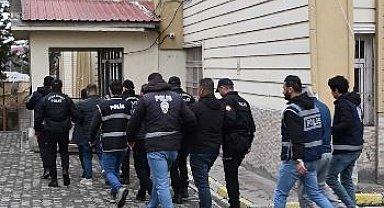 Ardahan merkezli 5 ilde "rüşvet ve görevi kötüye kullanma" operasyonu: 7 kişi tutuklandı