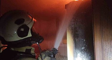 Arsuz'da ev alevlere teslim oldu