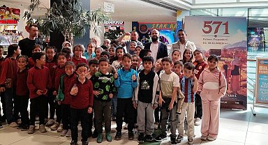 Aslanapa'da Kur'an kursu öğrencileri "571 Rahmet Peygamberi Hz Muhammed" filmini izledi