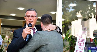 Baba-oğul açılışta gözyaşlarını tutamadı