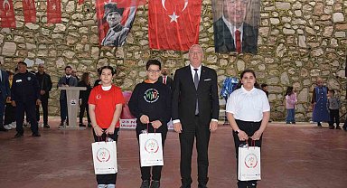 Babadağlı çocukların 23 Nisan coşkusu göz doldurdu