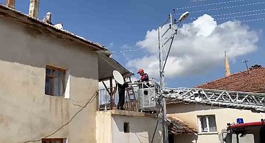 Baca temizlerken bayıldı, çatıdan itfaiye indirdi