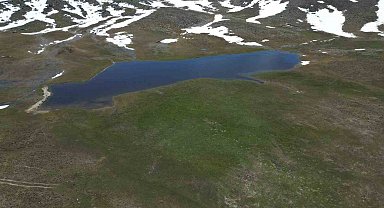 Bahar ve kış mevsimi aynı anda görüntülendi, ortaya eşsiz manzara çıktı