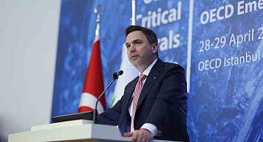 Bakan Bayraktar: ''Türkiye'nin enerji dönüşümünün kalbinde kritik mineraller var''