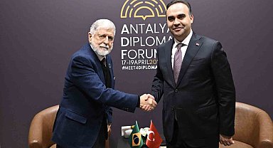 Bakan Kacır, 5. Antalya Diploması Forumu'nda çeşitli ülkelerden üst düzey isimlerle bir araya geldi
