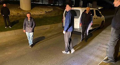 Bakırköy'de yolda kalan araç trafiği kilitledi: Yolcularla sürücü arasında tartışma kamerada