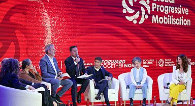 Başkan Aras Barselona'da yerel yönetimlerin önemini anlattı