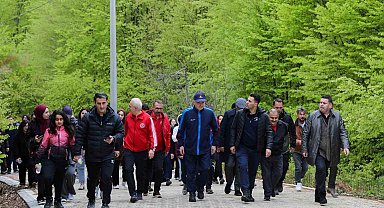 Başkan Özlü, gençlerle doğa yürüyüşü yaptı