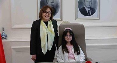 Başkan Şahin koltuğunu devretti