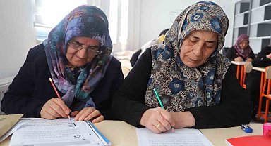Battalgazi'de yaşlı vatandaşlara okuma yazma desteği
