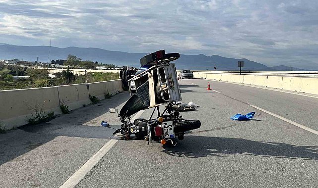 Bayındır'da otomobille çarpışan motosikletli yaralandı