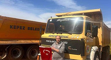 Belediye çalışanının bayrak hassasiyeti