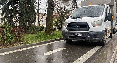 Belediye kendi yaptığı bisiklet yolunu kapattı