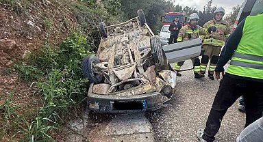 Belen'de otomobil takla attı: 2 yaralı