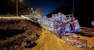 Bilecik'te devrilen tırın sürücüsü yaralandı