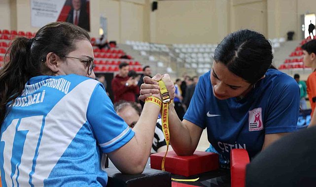 Bilek güreşinde ödüller sahiplerini buldu