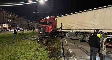Bingöl'de tır refüje girdi: Facianın eşiğinden dönüldü
