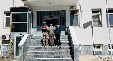 Birecik'te aranan 2 şahıs yakalandı