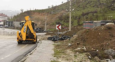 Bitlis'te yağışlardan dolayı toprak kayması meydana geldi