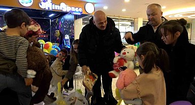 Bolu'da 23 Nisan'da çocukların oyuncak sevinci