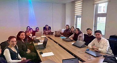 Bolu'da geleceğin iletişimcileri kendi hikayelerini dijitale taşıdı