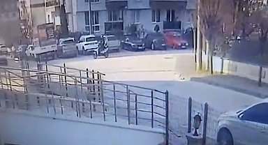 Bolu'da hafif ticari araç ile motosikletin çarpıştığı kaza kamerada