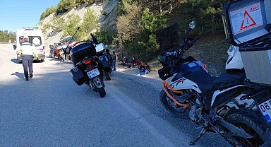 Bolu'da motosikletler peş peşe kaza yaptı: 2 yaralı