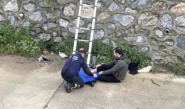 Bursa'da dereye düşen adamı ekipler kurtardı