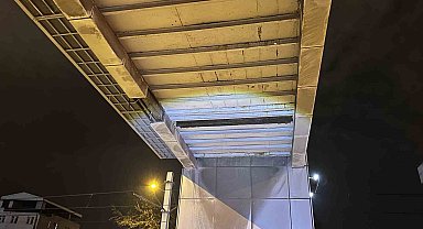 Bursa'da faciaya ramak kala, ağır demir aracın önüne düştü