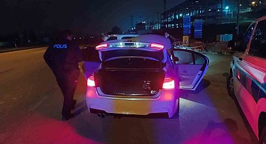 Bursa'da gece yarısı hesaplaşma, aracın önünü kesip ateş açtı