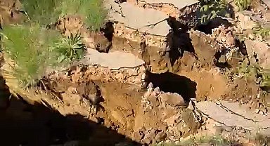 Bursa'da meydana gelen heyelan yolu parçalara ayırdı