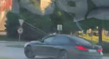 Bursa'da otomobil böyle drift attı