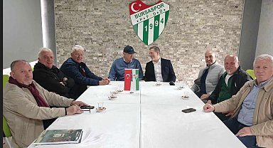 Bursaspor'un unutulmaz kaptanı Özden'in kitabı öğrencilere dağıtıldı