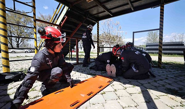 Büyükşehir DEBAK ekibi, eğitimlerini aralıksız sürdürüyor