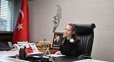 Büyükşehir'de başkanlık koltuğuna minik Zeynep oturdu