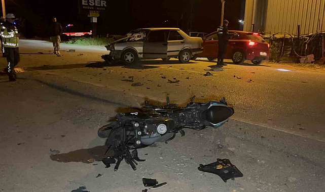 Çanakkale'de otomobil ile motosiklet çarpıştı: 3 kişi yaralandı
