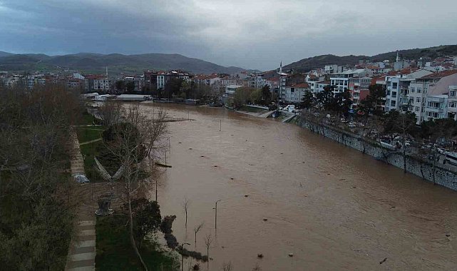 Çanakkale'de yağmur nedeniyle taşan Kocabaş Çayı dron ile görüntülendi