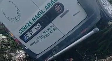 Cenaze nakil aracı kaza yaptı, araçtaki 2 kişi yaralandı