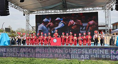 CHP'lilerin sırt döndüğü çocuklar er meydanına çıktı