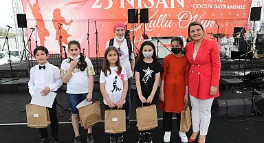 CHP'nin 23 Nisan tanıtımıyla ilgili Atatürk tepkisine cevap: "Çifte standart"