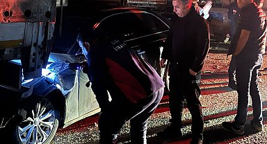 Cizre'de iki tır arasında sıkışan otomobil kağıt gibi ezildi: 1 yaralı