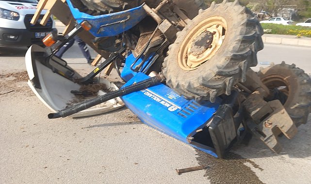 Çorum'da traktör ile ambulans çarpıştı: 1 yaralı