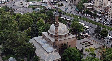 Cuma hutbesi: "Günümüzde çocuklarımız, çok yönlü bir kuşatma altındadır"